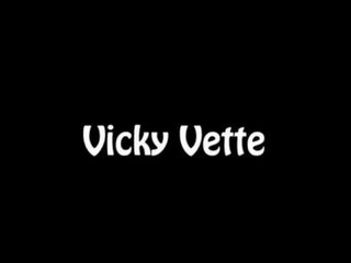 Stor titted webstar av den år vicky vette bunden upp & teased!